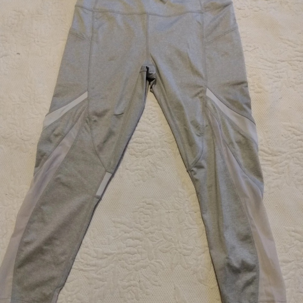 Avia Gray Athletic Women’s Leggings Medium (8-10)